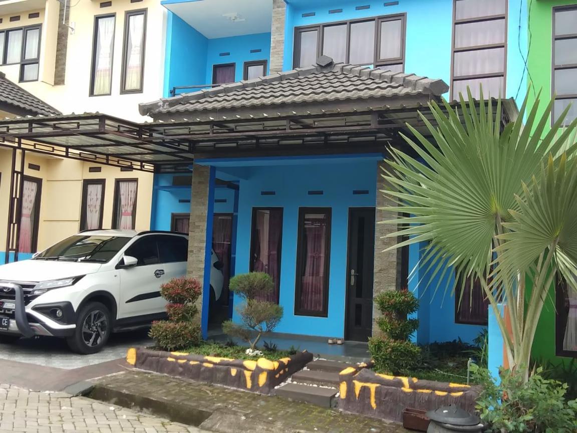 Villa Batu Safir, Indonesia