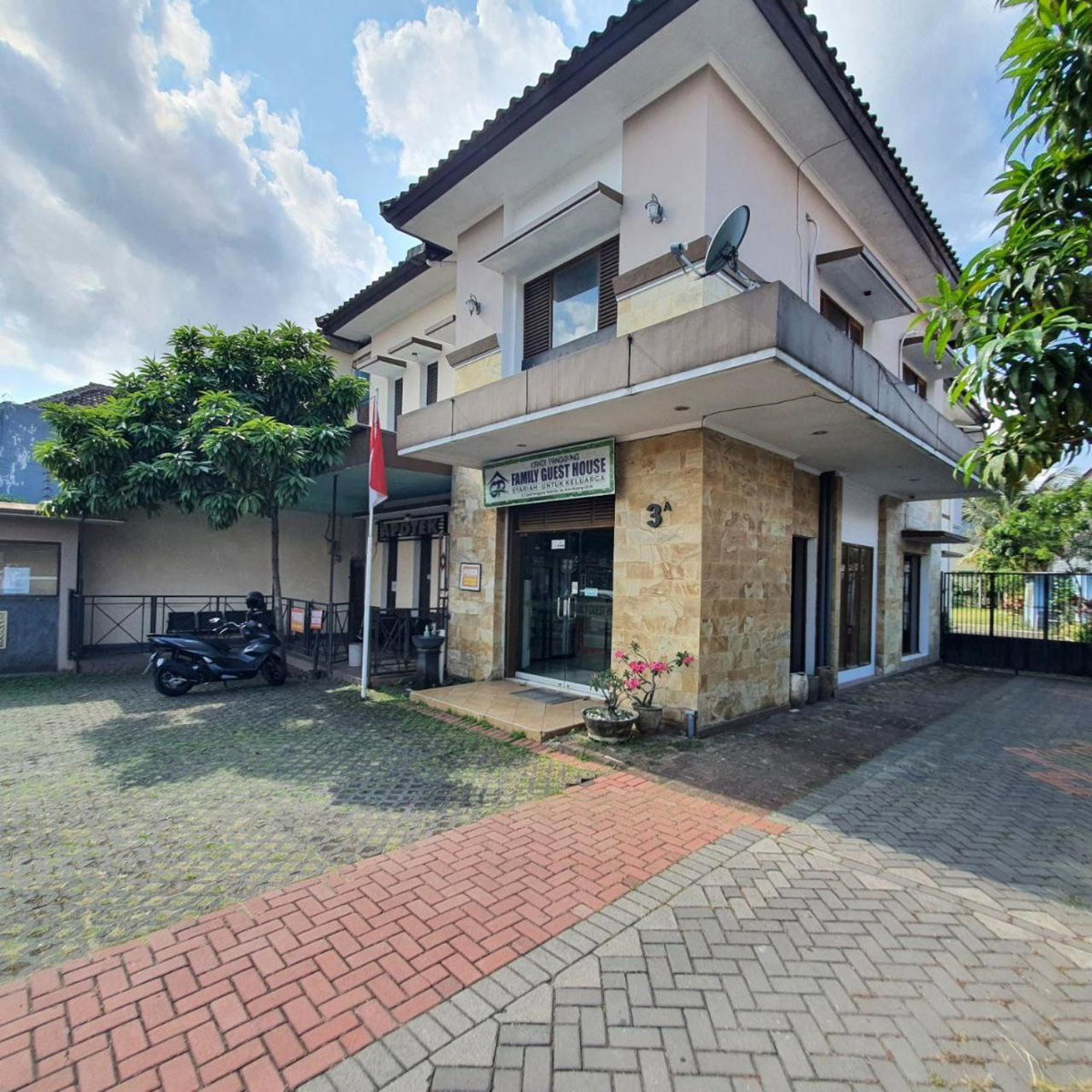 Hotel · Candi Panggung Family Guest House Syariah, Malang