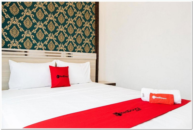 RedDoorz Plus @ Centrium Katamso Medan, Medan, Indonesia