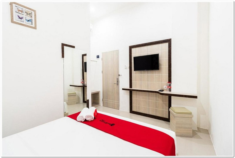 RedDoorz Plus @ Centrium Katamso Medan, Medan, Indonesia