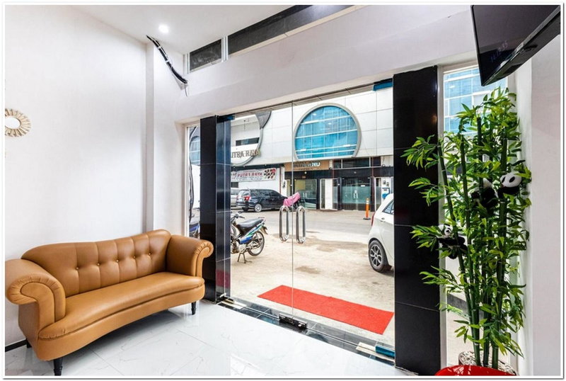 RedDoorz Plus @ Centrium Katamso Medan, Medan, Indonesia