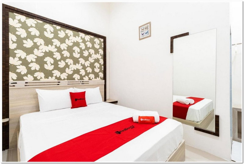 RedDoorz Plus @ Centrium Katamso Medan, Medan, Indonesia
