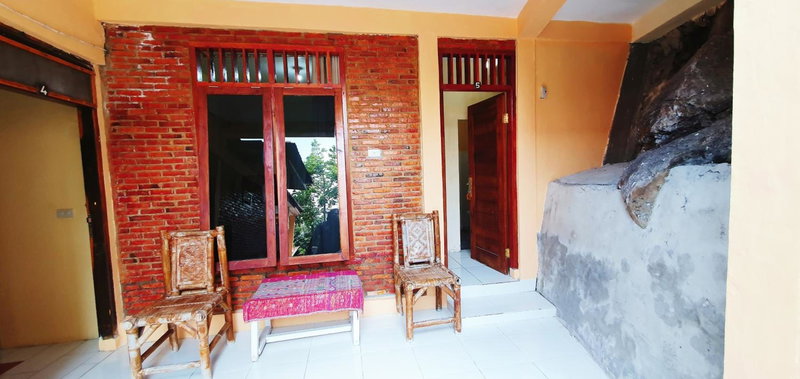 Aman's Guesthouse, Tuk Tuk, Indonesia