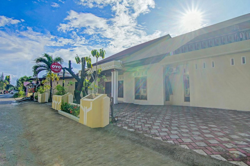 Capital O 90643 Suri Guest House Syariah, Padang, Indonesia