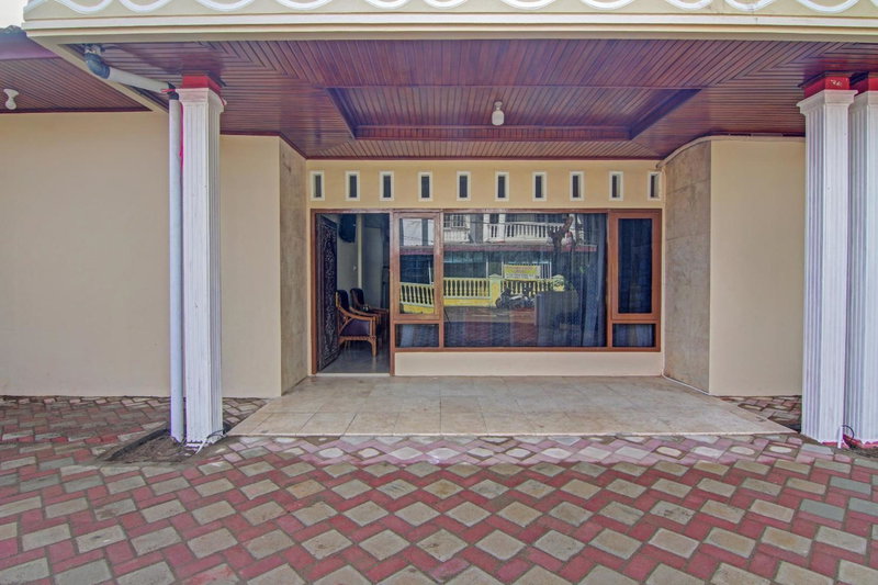 Capital O 90643 Suri Guest House Syariah, Padang, Indonesia