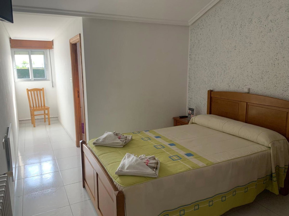 Hotel · Hostal Sequeiros, San Ciprián De Viñas