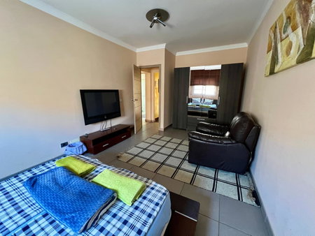 "Flora B&B "- Rooms in Privat Home Habitaciones en una casa privada, Maspalomas, Spain