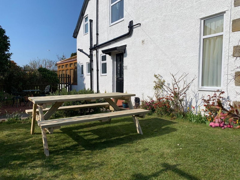 Holly Trees Guest Accommodation, Seahouses, United Kingdom