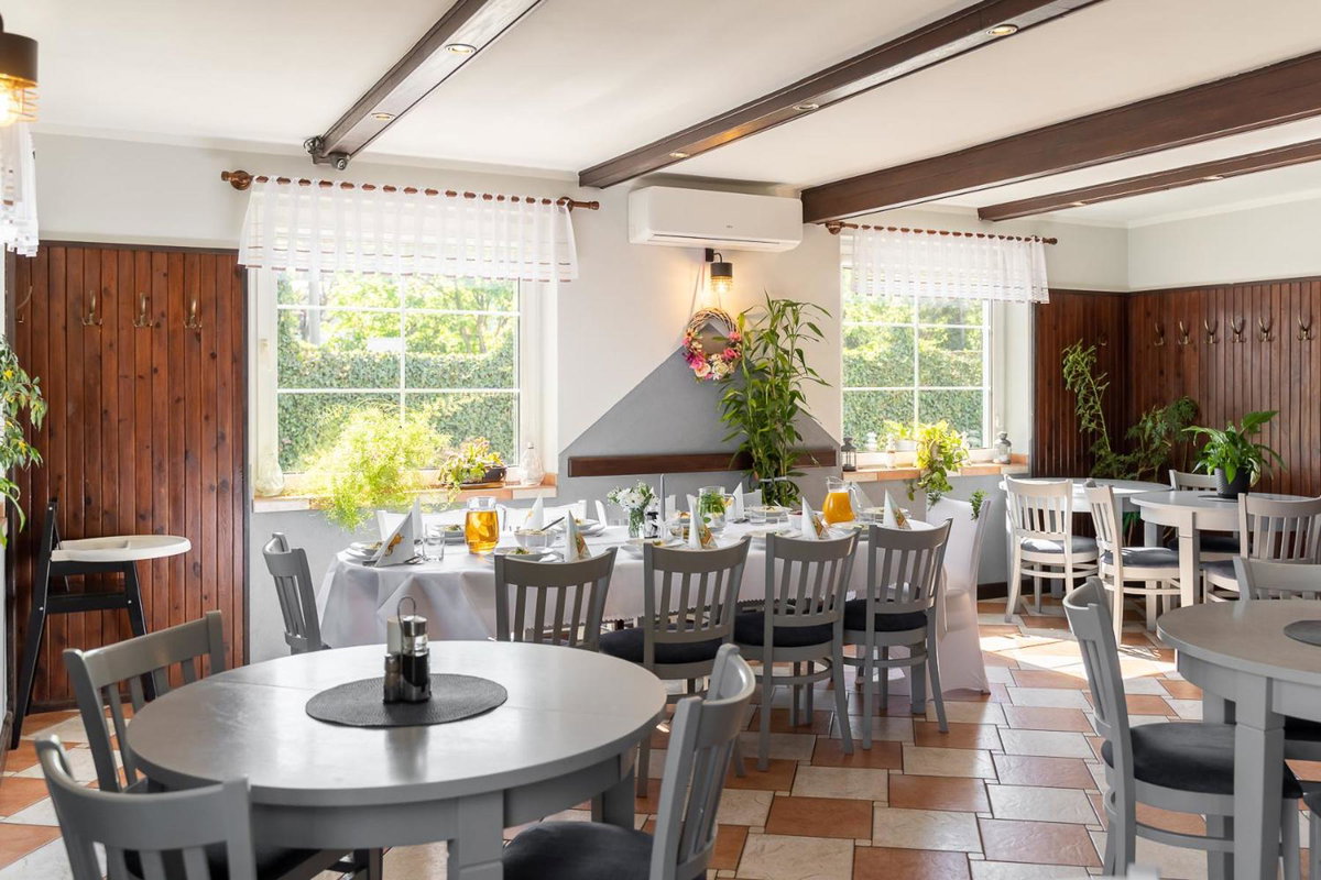 Hotel · Tawerna "Cicha Przystań", Zielona Góra