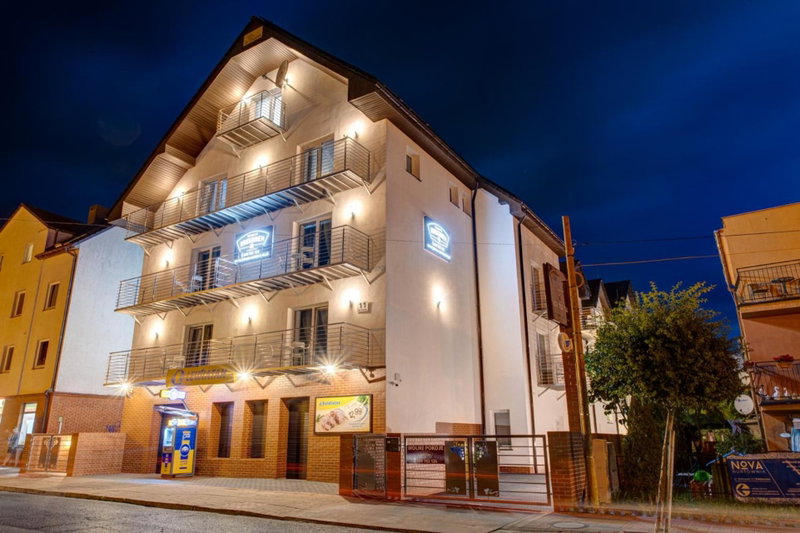 Pod Winogronem - Apartamenty z basenem i wyżywieniem, Pobierowo, Poland