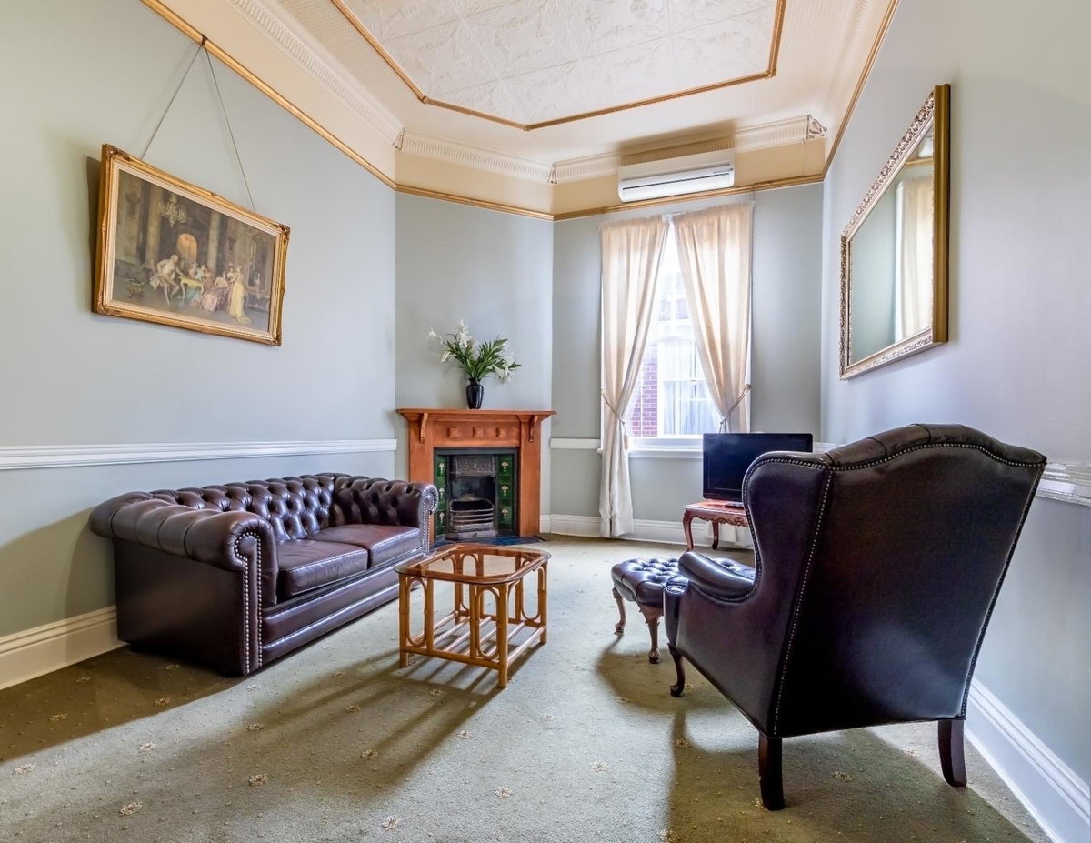 Criterion Warwick Hotel, Australia