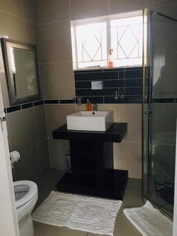 Buxton lodge Guesthouse, Queenstown, South Africa