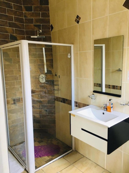 Buxton lodge Guesthouse, Queenstown, South Africa