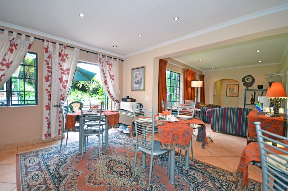 Cherry Tree Cottage Linden Bed and Breakfast, South Africa