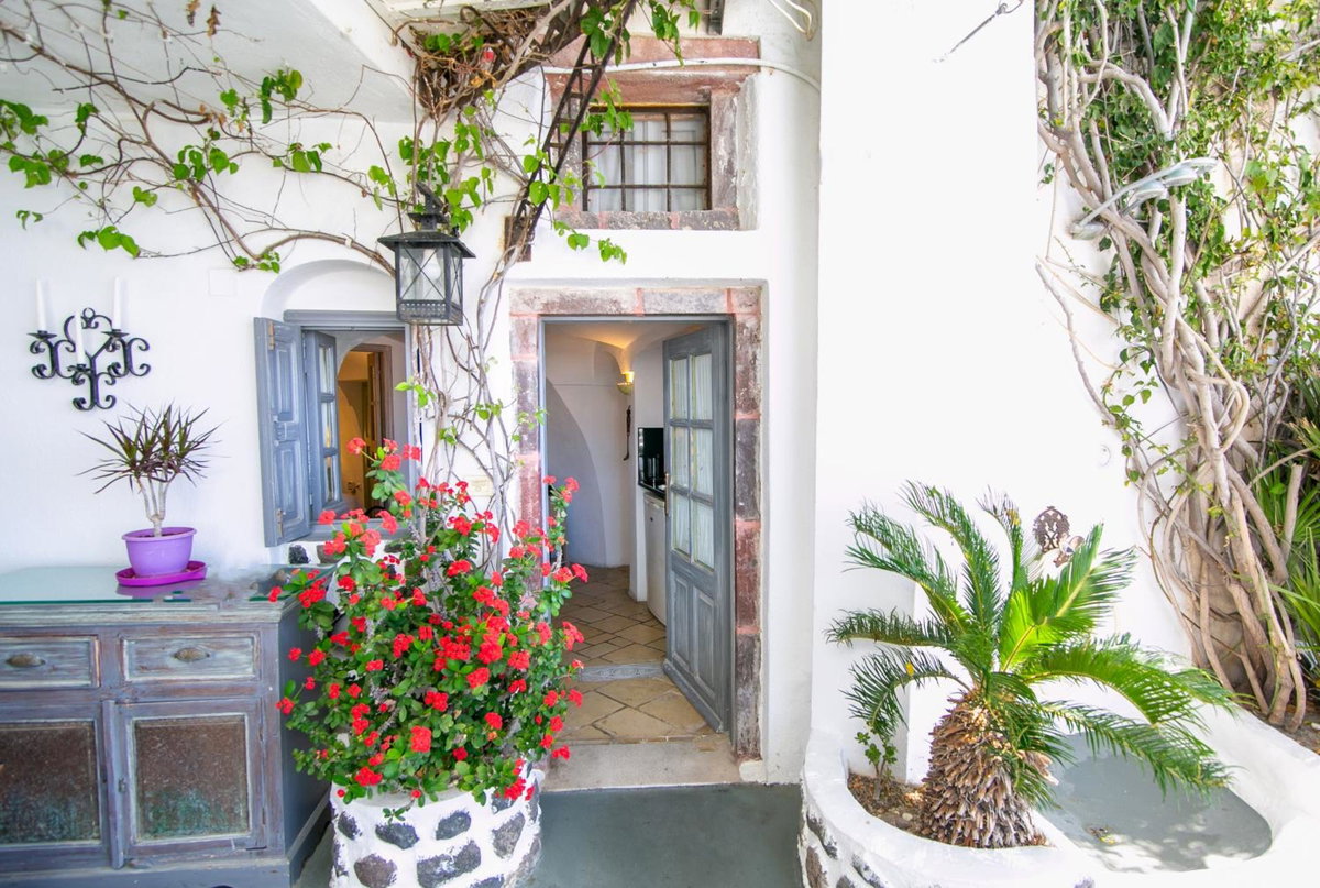 Alexander's Suites, Greece
