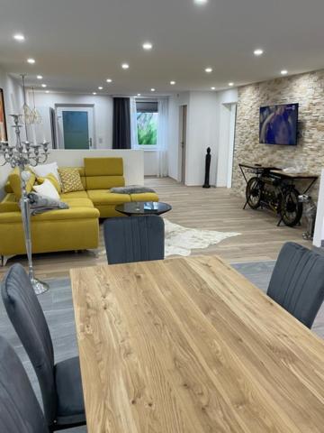 außergewöhnliche Kellerloft, Innsbruck, Austria