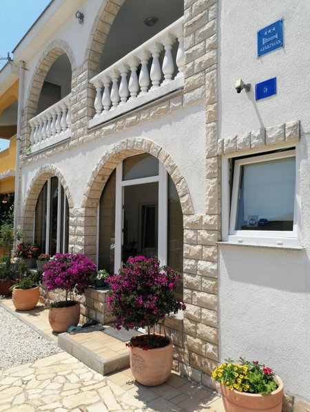 Apartment Megy, Vir, Croatia