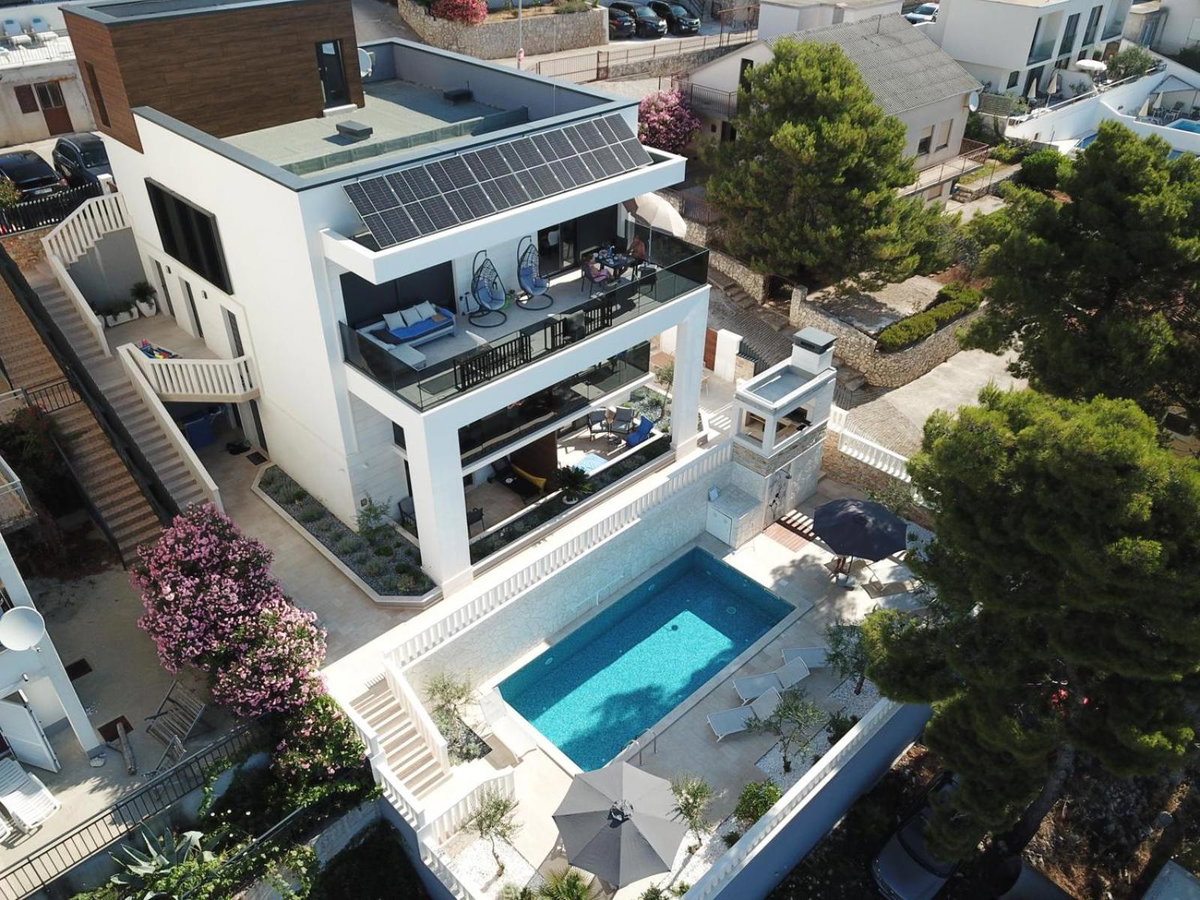 Hotel · Luxury Beachfront Villa Carlisa, Ciovo