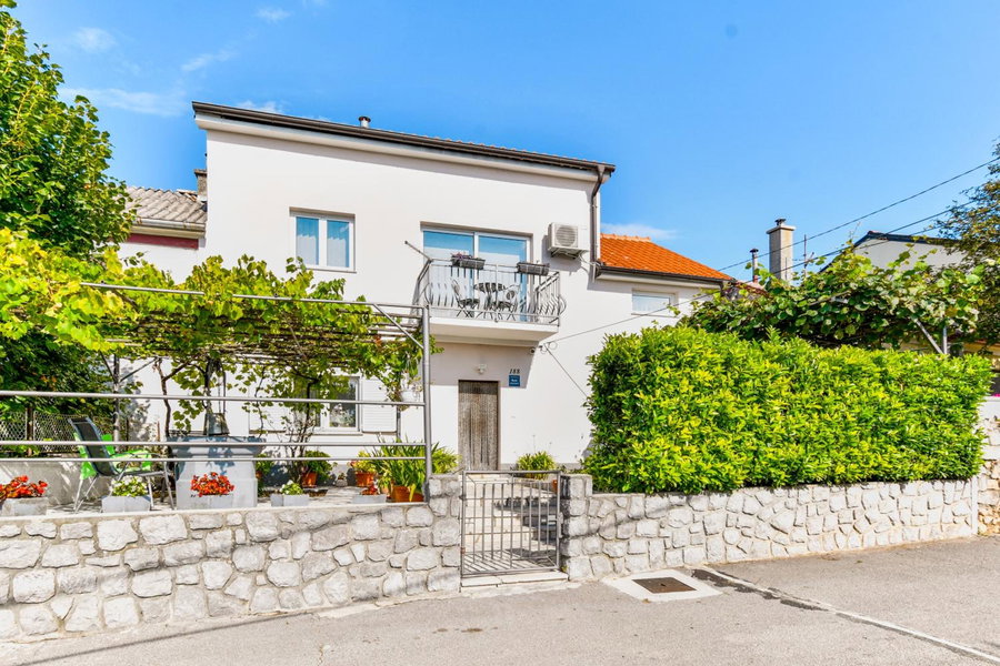 Apartman Lavanda sa bazenom i okućnicom 4*, Hreljin, Croatia