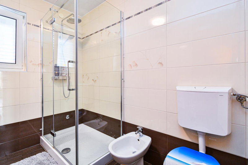 Apartman Lavanda sa bazenom i okućnicom 4*, Hreljin, Croatia