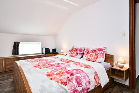 Apartman Lavanda sa bazenom i okućnicom 4*, Hreljin, Croatia