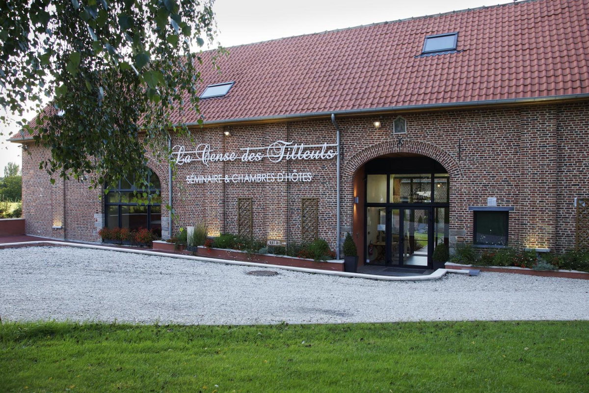 Hotel · La Cense - Ferme des Tilleuls, Houplines
