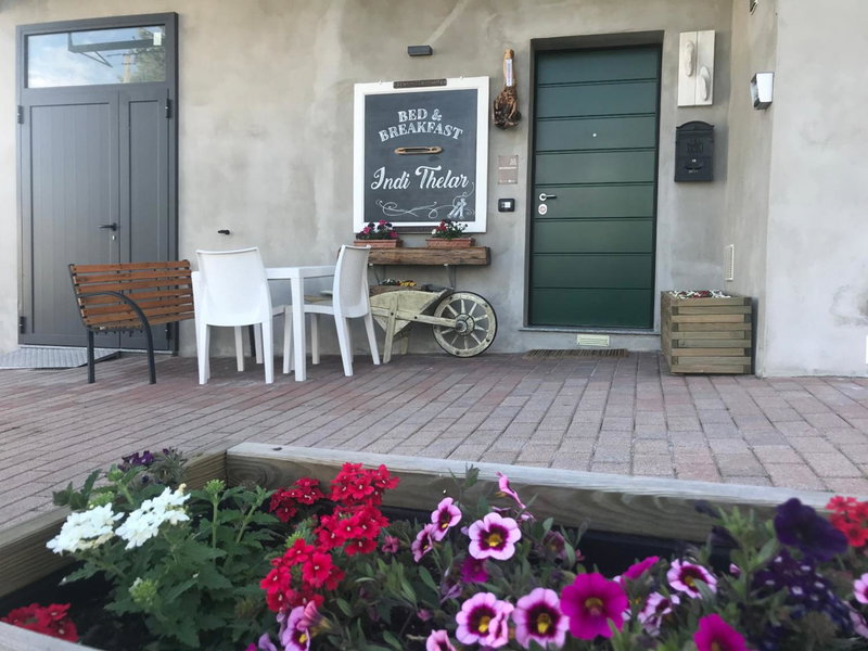 Bed & Breakfast Indi Thelar, Villa Guardia, Italy