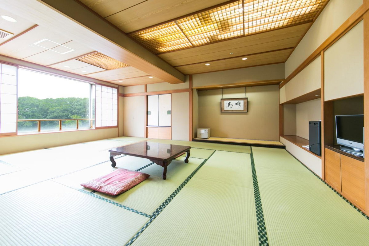 Hotel Crystal Palace, Japan