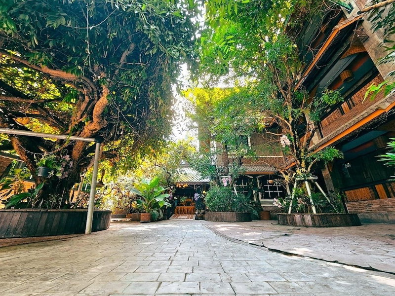 Chiangmai Lanna & Modern Loft Hotel, San Kamphaeng, Thailand