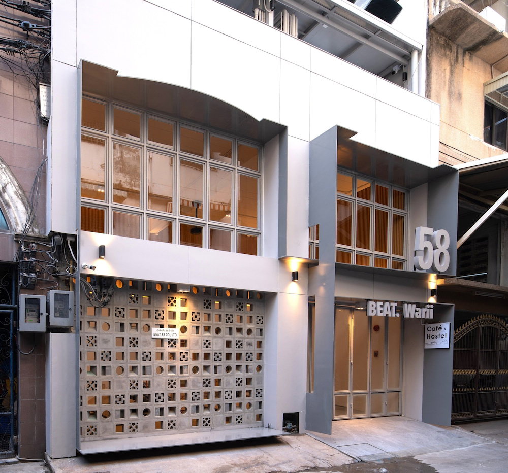 BEAT. Warii Hostel at Chaophraya River, Thailand