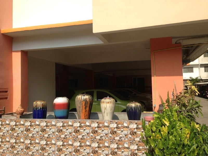 Yaowamal Apartment, Nonthaburi, Thailand