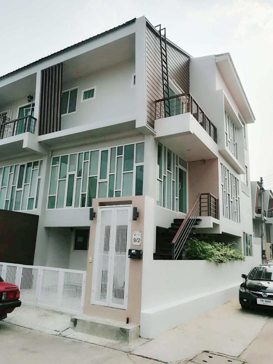 Hotel · close Maya nimman 5bedroom villa, Chiang Mai