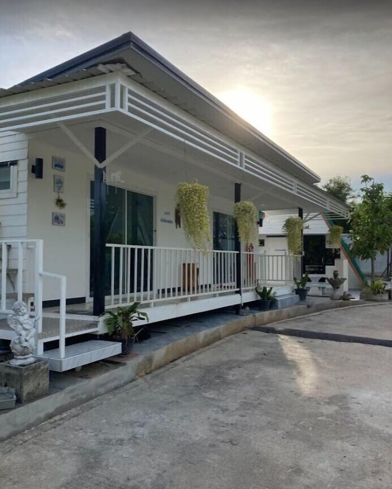 Hotel · View Thara Resort, Nikhom Phatthana