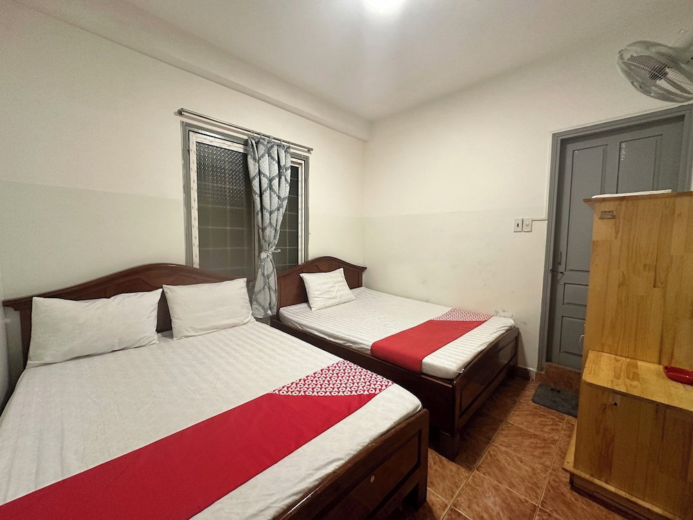 Hotel · OYO 75466 13 Coins Bang Yai Hotel, Bang Yai