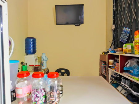 SPOT ON 92569 Anto Homestay SyariahNearPelabuhan Feri Harbor Bay, Nagoya, Indonesia
