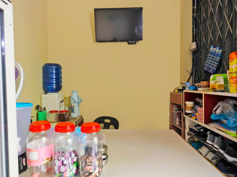 SPOT ON 92569 Anto Homestay SyariahNearPelabuhan Feri Harbor Bay, Nagoya, Indonesia