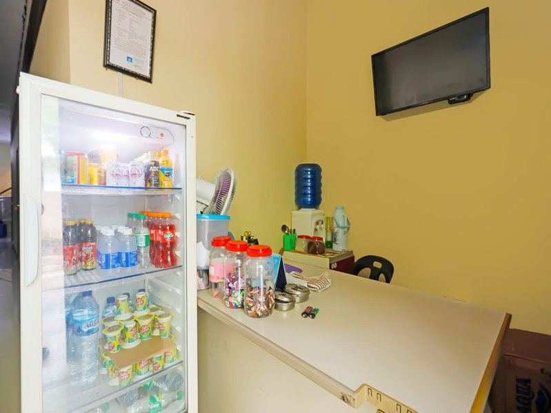 SPOT ON 92569 Anto Homestay SyariahNearPelabuhan Feri Harbor Bay, Nagoya, Indonesia