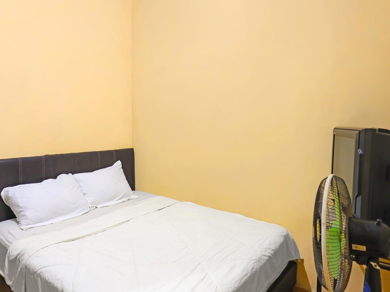SPOT ON 92569 Anto Homestay SyariahNearPelabuhan Feri Harbor Bay, Nagoya, Indonesia