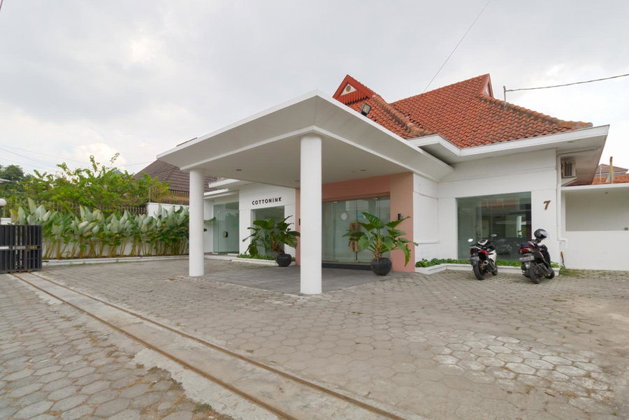 RedDoorz Plus @ Demangan Gejayan, Yogyakarta, Indonesia