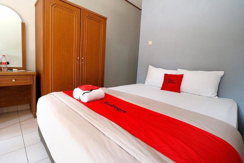 Reddoorz Plus @ Karet Pedurenan 3, Jakarta, Indonesia