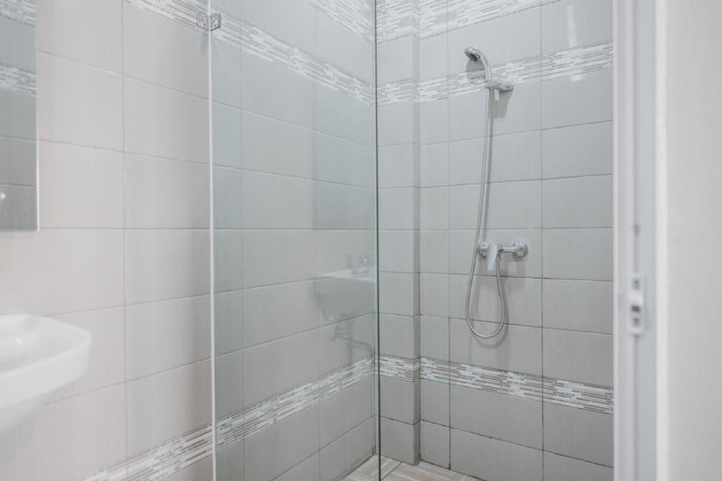 Reddoorz Plus @ Karet Pedurenan 3, Jakarta, Indonesia