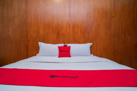 RedDoorz Plus at Hotel Surya Solo, Solo, Indonesia
