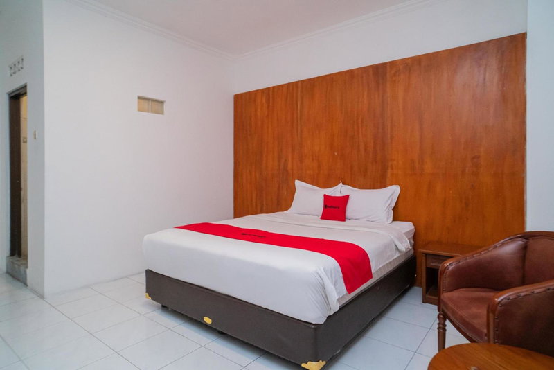 RedDoorz Plus at Hotel Surya Solo, Solo, Indonesia