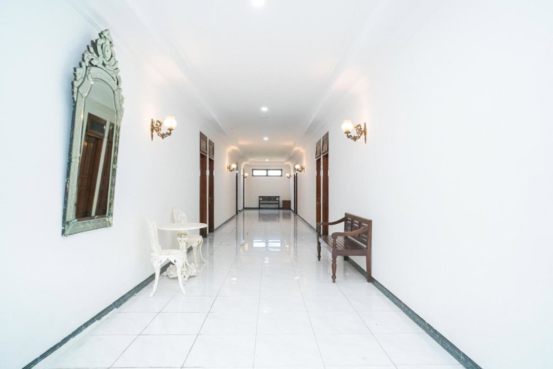 RedDoorz Plus at Hotel Surya Solo, Solo, Indonesia
