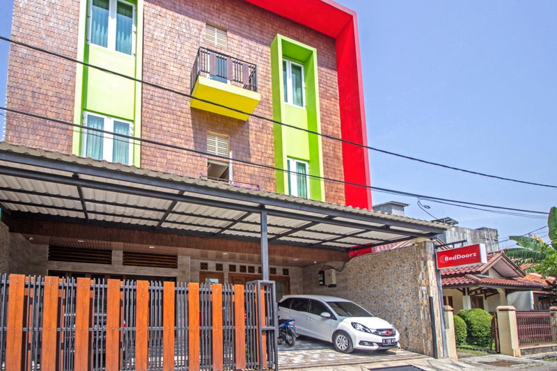 RedDoorz near Trans Studio Mall 2, Bandung, Indonesia