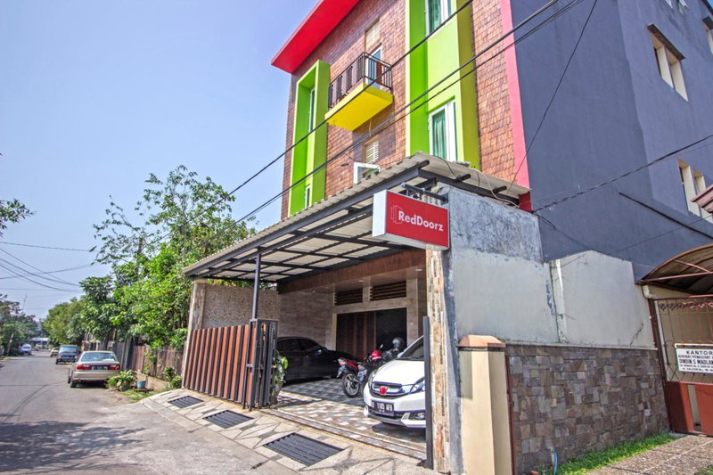 RedDoorz near Trans Studio Mall 2, Bandung, Indonesia
