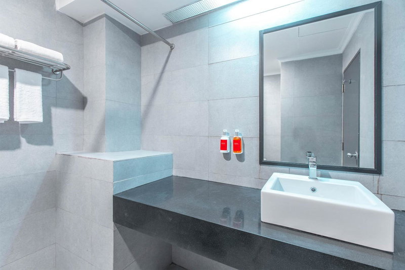 Super OYO Townhouse 1 Hotel Salemba, Jakarta, Indonesia