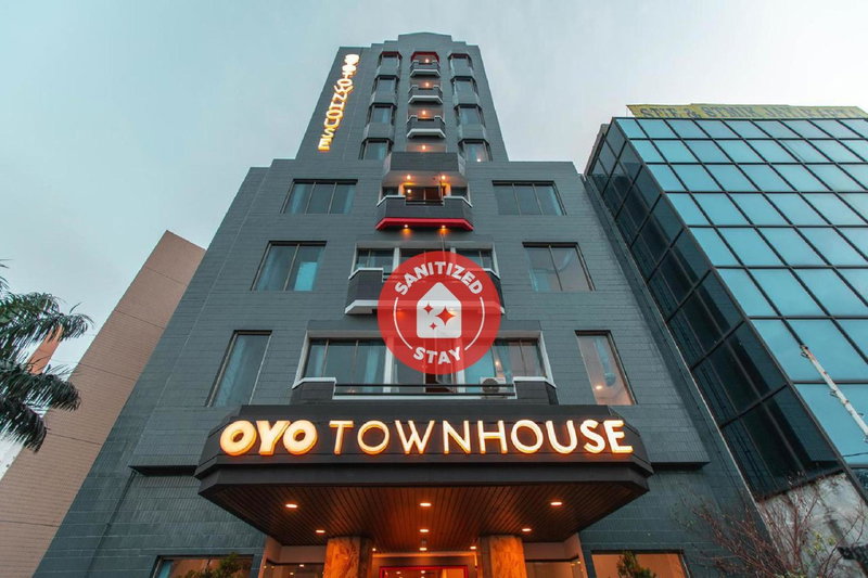 Super OYO Townhouse 1 Hotel Salemba, Jakarta, Indonesia