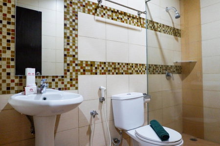 Comfy 1BR Twin Tower Apartment By Travelio, Surabaya, Indonesia