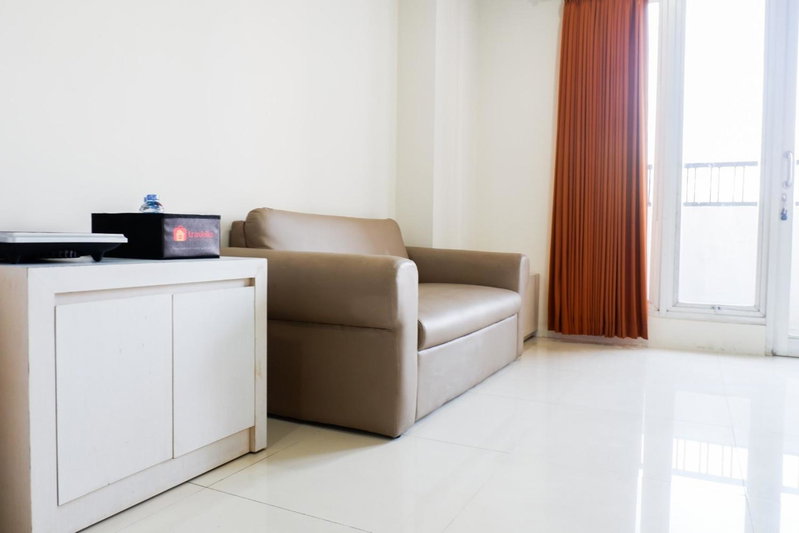 Comfy 1BR Twin Tower Apartment By Travelio, Surabaya, Indonesia